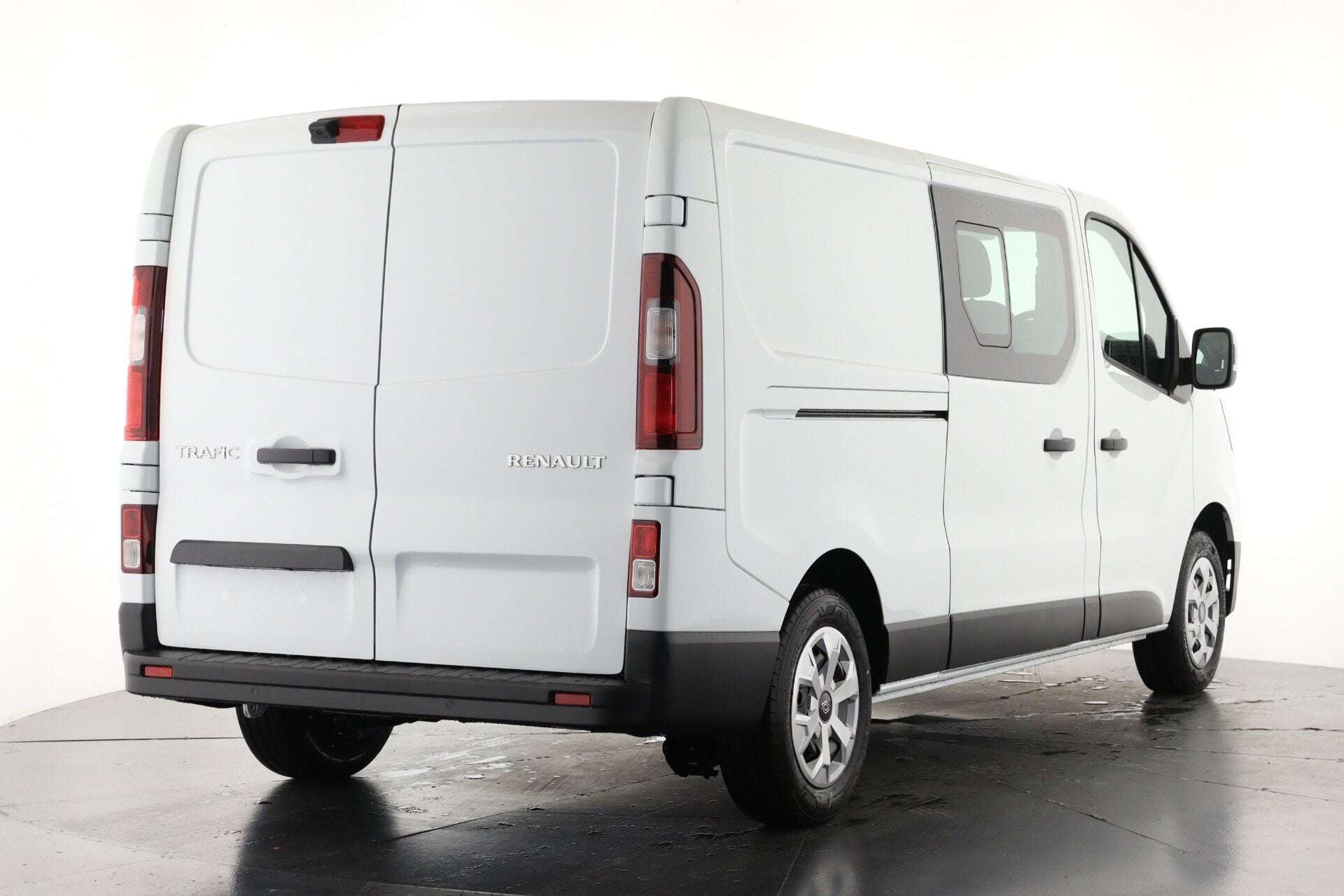 A 2026 RENAULT TRAFIC LL30 Blue dCi 130 Advance Crew Van MY26 A 2026 RENAULT TRAFIC LL30 Blue dCi 130 Advance Crew Van MY26