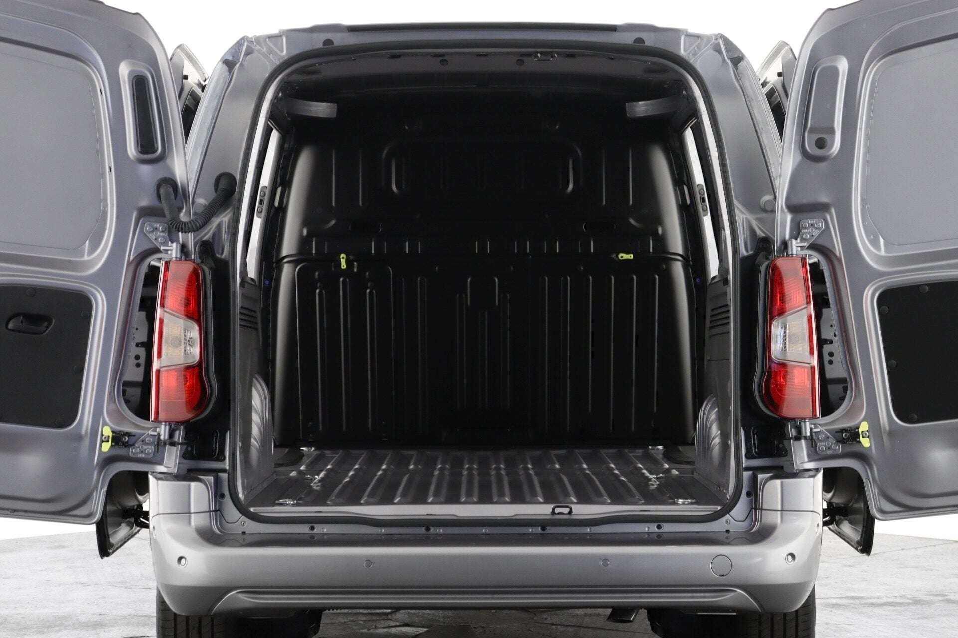 A 2026 CITROEN BERLINGO XL 1.5 BlueHDi 950Kg Driver Edition 100ps 6 Speed S/S A 2026 CITROEN BERLINGO XL 1.5 BlueHDi 950Kg Driver Edition 100ps 6 Speed S/S