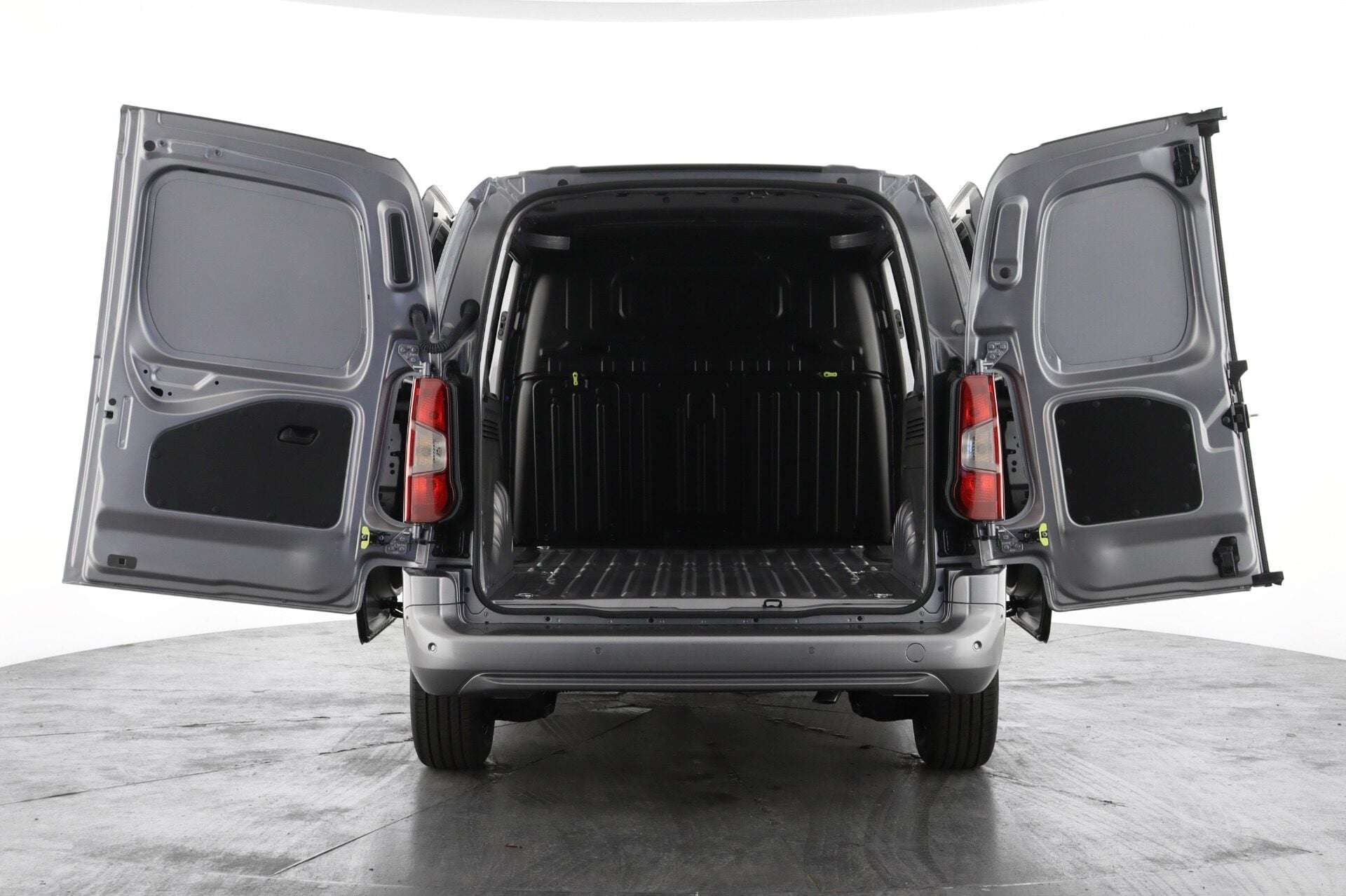 A 2026 CITROEN BERLINGO XL 1.5 BlueHDi 950Kg Driver Edition 100ps 6 Speed S/S A 2026 CITROEN BERLINGO XL 1.5 BlueHDi 950Kg Driver Edition 100ps 6 Speed S/S