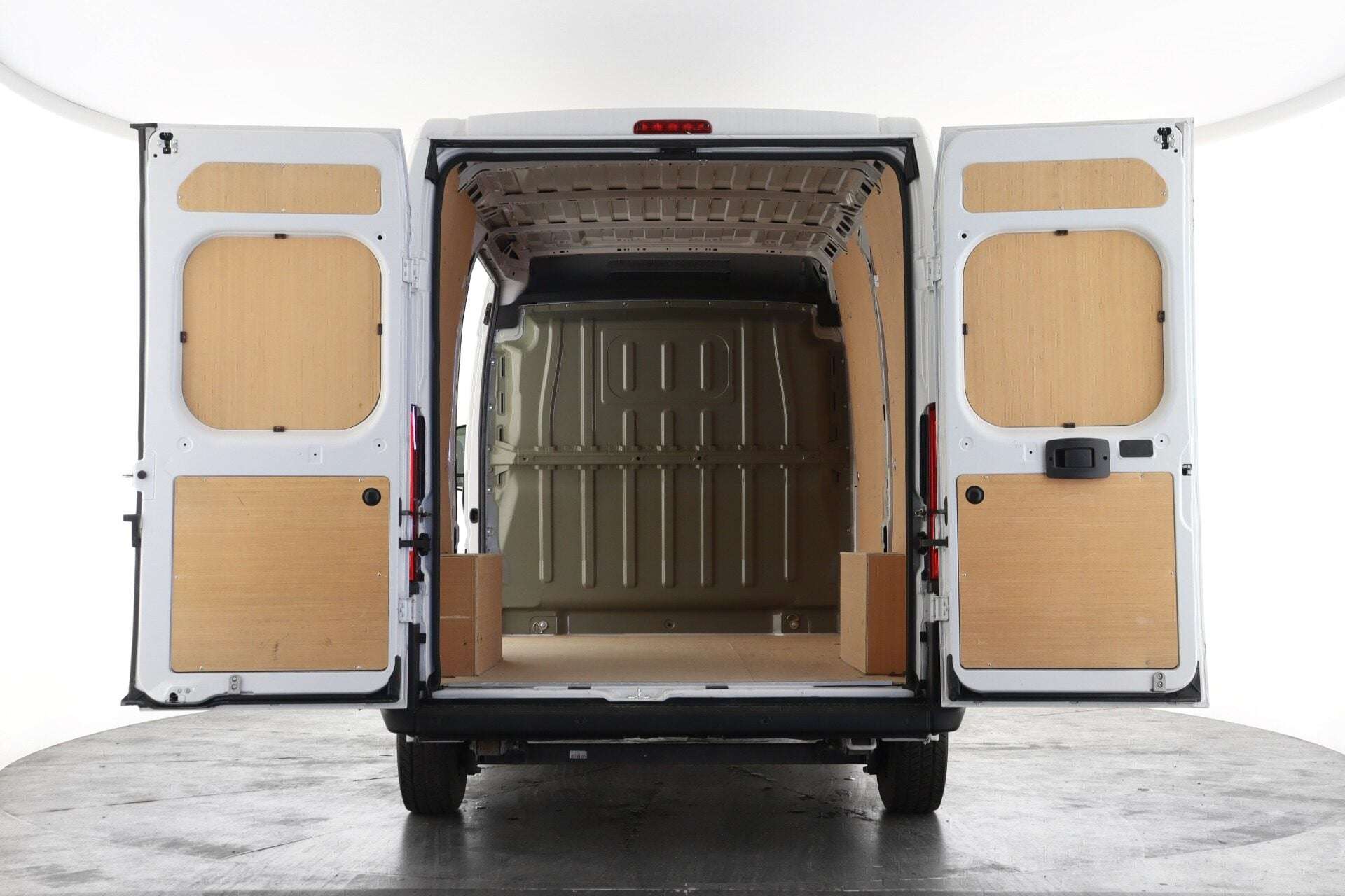 A 2024 CITROEN RELAY 35 L2H2 2.2 BlueHDi 140ps Enterprise Edition A 2024 CITROEN RELAY 35 L2H2 2.2 BlueHDi 140ps Enterprise Edition