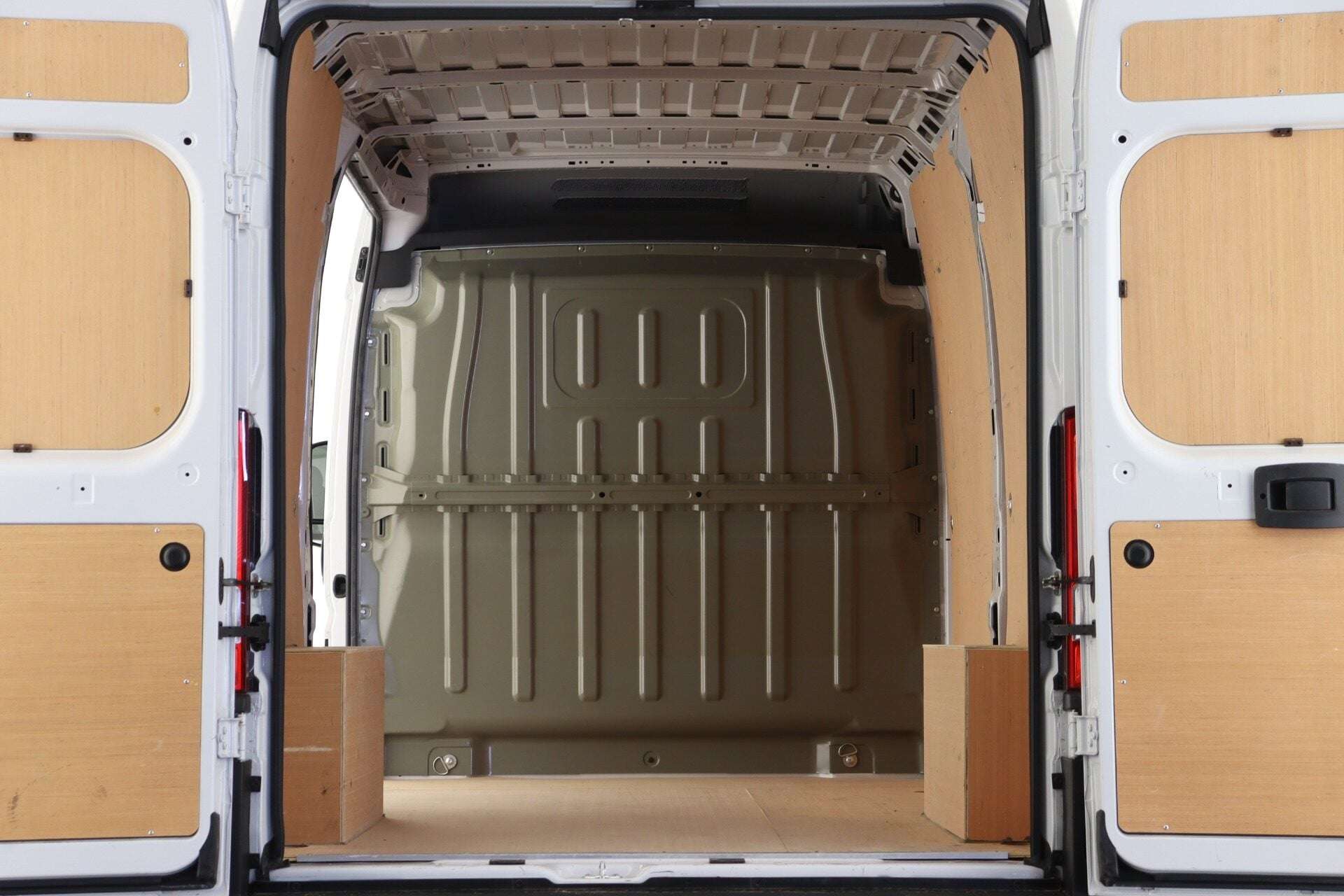 A 2024 CITROEN RELAY 35 L2H2 2.2 BlueHDi 140ps Enterprise Edition A 2024 CITROEN RELAY 35 L2H2 2.2 BlueHDi 140ps Enterprise Edition