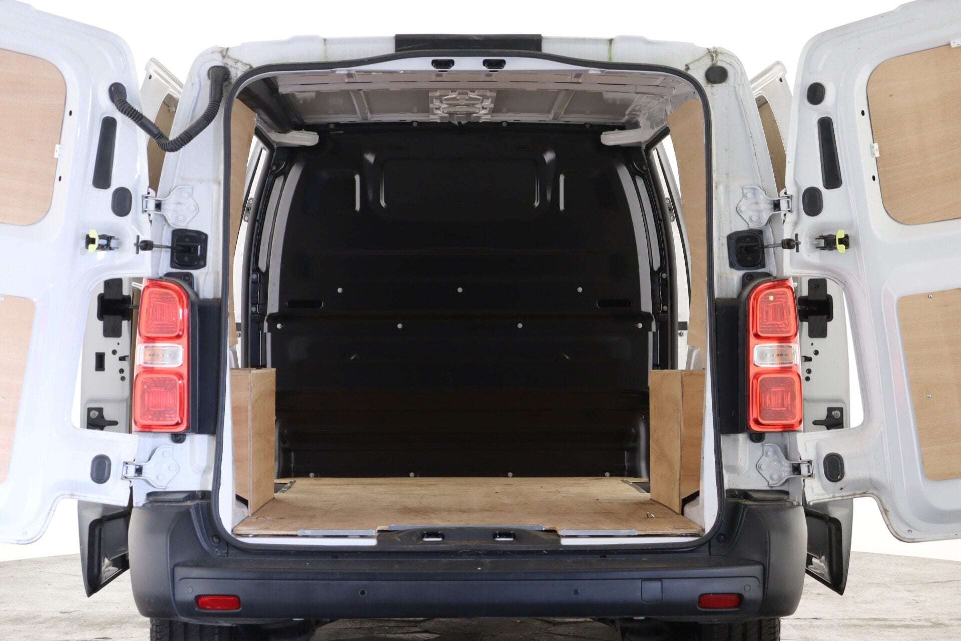 A 2025 VAUXHALL VIVARO XL 3100 100kW Dynamic 50kWh H1 Van Auto A 2025 VAUXHALL VIVARO XL 3100 100kW Dynamic 50kWh H1 Van Auto