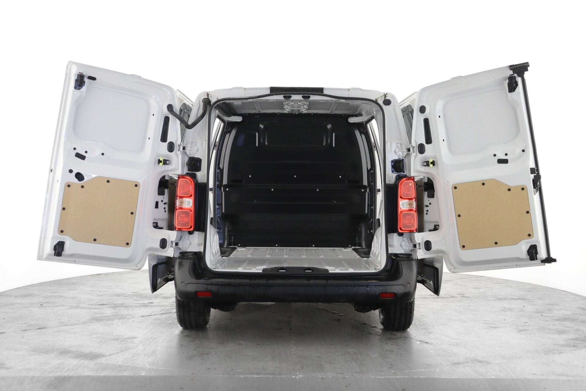 A 2024 PEUGEOT EXPERT Expert 100kW 75kWh Professional Van Auto A 2024 PEUGEOT EXPERT Expert 100kW 75kWh Professional Van Auto