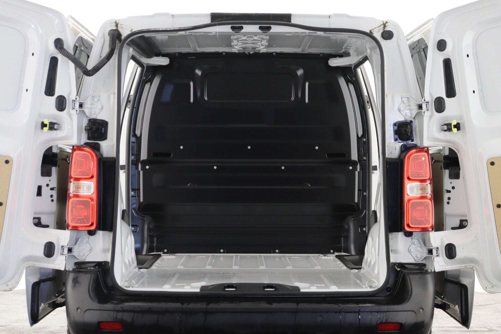 A 2024 PEUGEOT EXPERT Expert 100kW 75kWh Professional Van Auto A 2024 PEUGEOT EXPERT Expert 100kW 75kWh Professional Van Auto