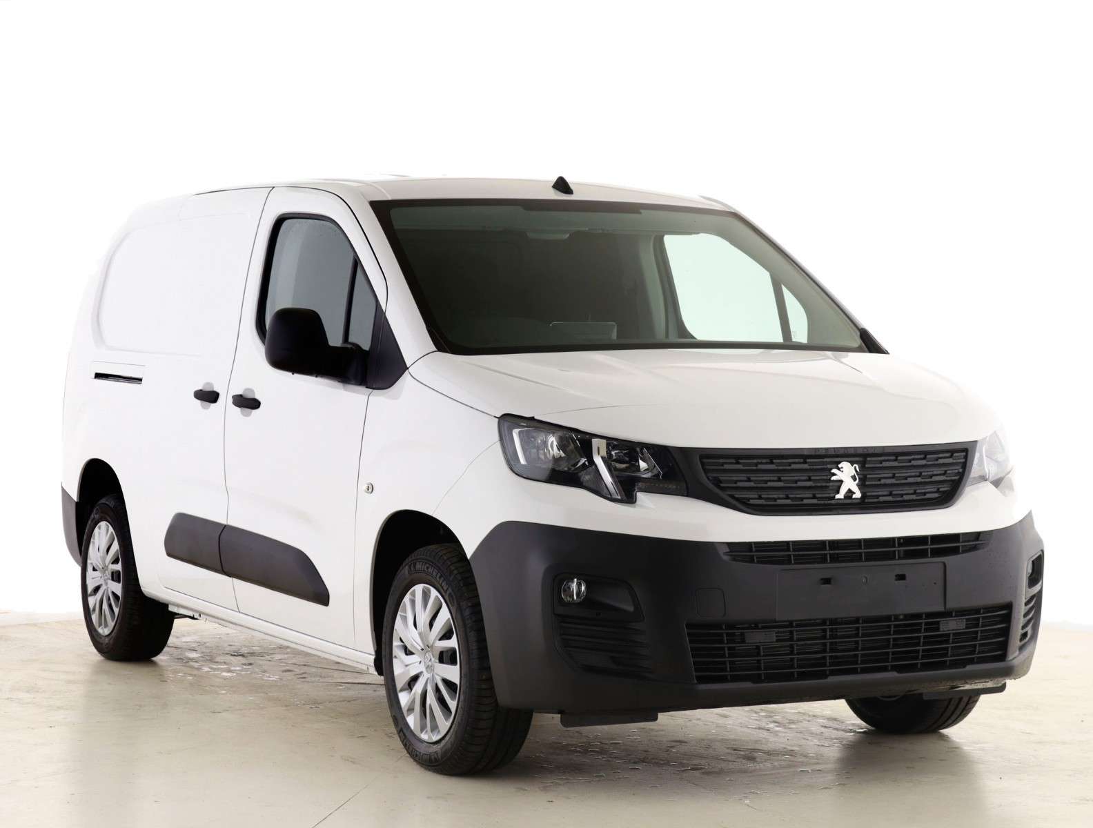 A null PEUGEOT PARTNER Long 950 1.5 BlueHDi 100 Professional Premium Van A null PEUGEOT PARTNER Long 950 1.5 BlueHDi 100 Professional Premium Van