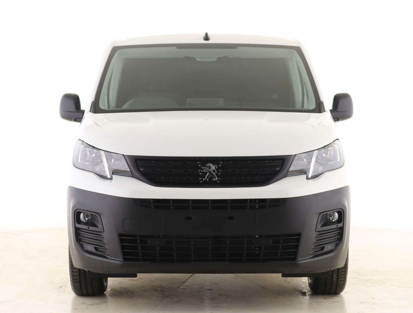 A null PEUGEOT PARTNER Long 950 1.5 BlueHDi 100 Professional Premium Van A null PEUGEOT PARTNER Long 950 1.5 BlueHDi 100 Professional Premium Van