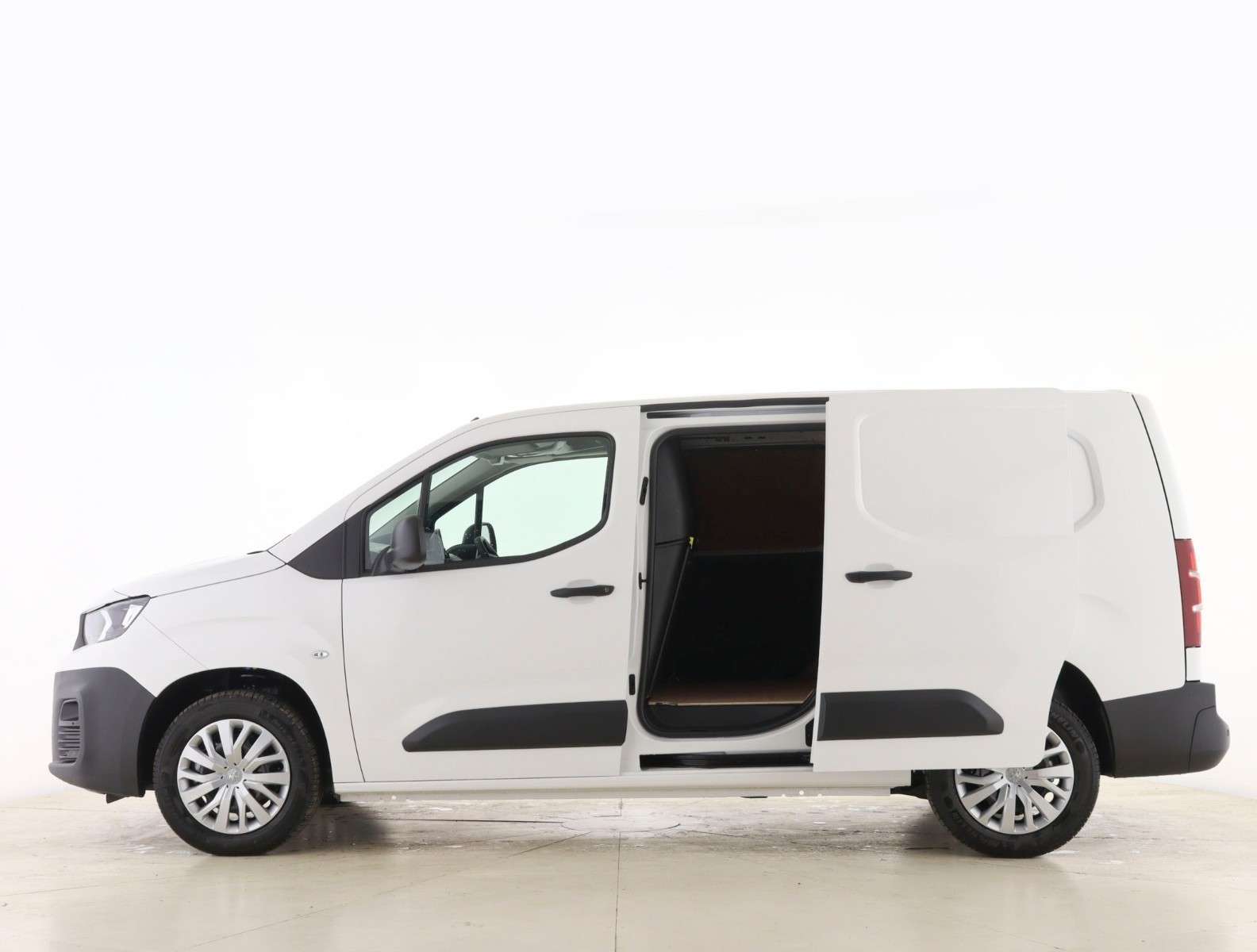 A null PEUGEOT PARTNER Long 950 1.5 BlueHDi 100 Professional Premium Van A null PEUGEOT PARTNER Long 950 1.5 BlueHDi 100 Professional Premium Van