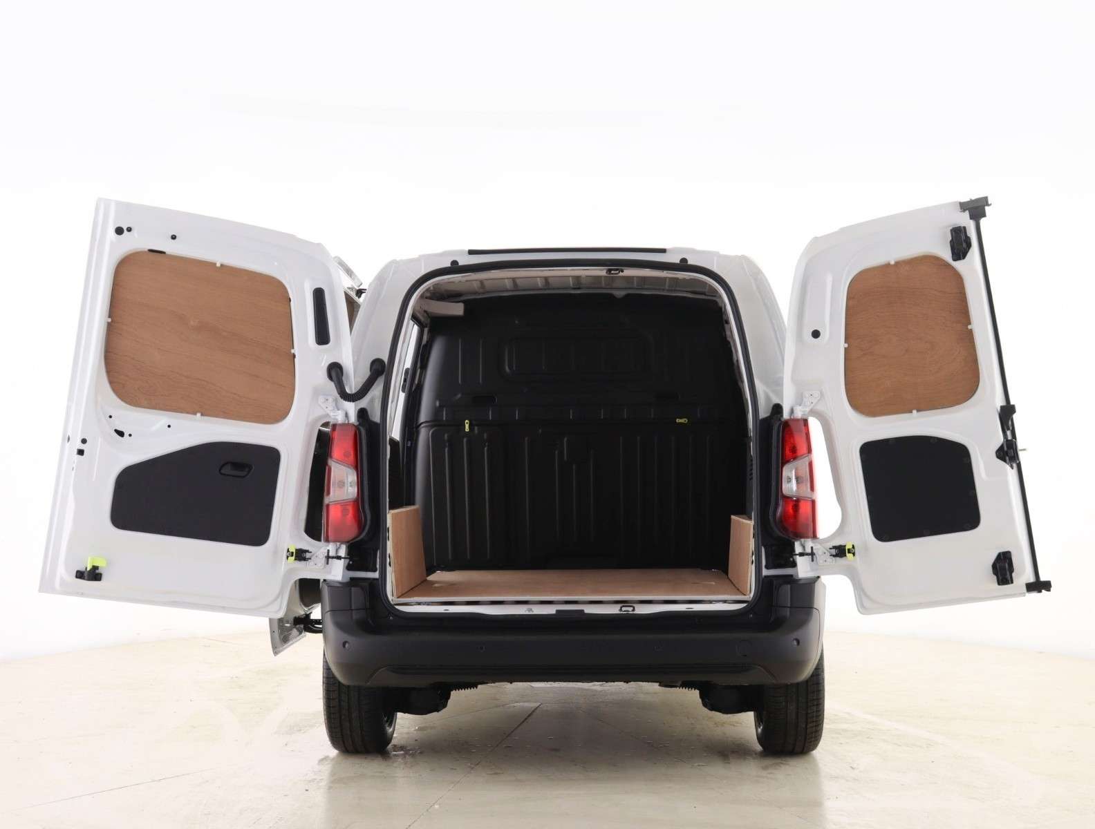 A null PEUGEOT PARTNER Standard 1000 1.5 BlueHDi 100 Professional Premium Van A null PEUGEOT PARTNER Standard 1000 1.5 BlueHDi 100 Professional Premium Van