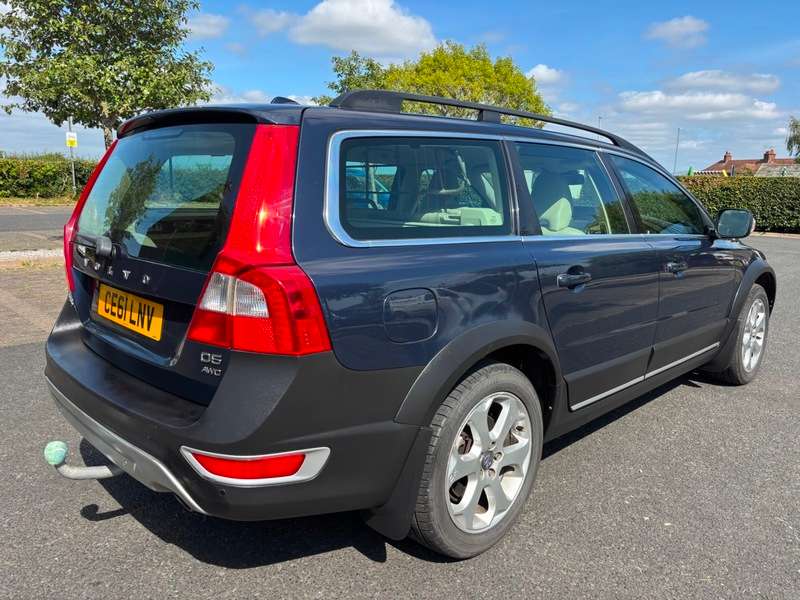 2011 VOLVO XC70 2011 VOLVO XC70