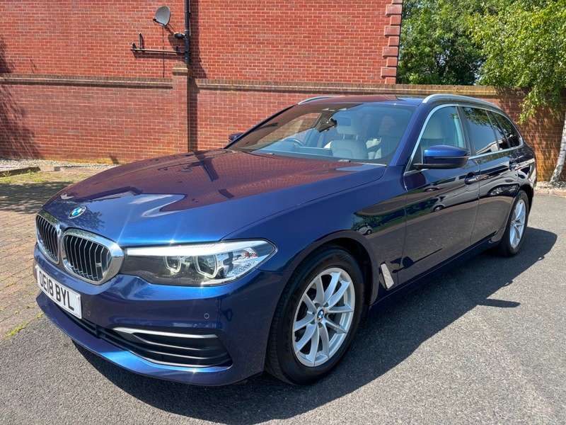 A 2018 BMW 5 SERIES 520d SE TOURING AUTOMATIC A 2018 BMW 5 SERIES 520d SE TOURING AUTOMATIC