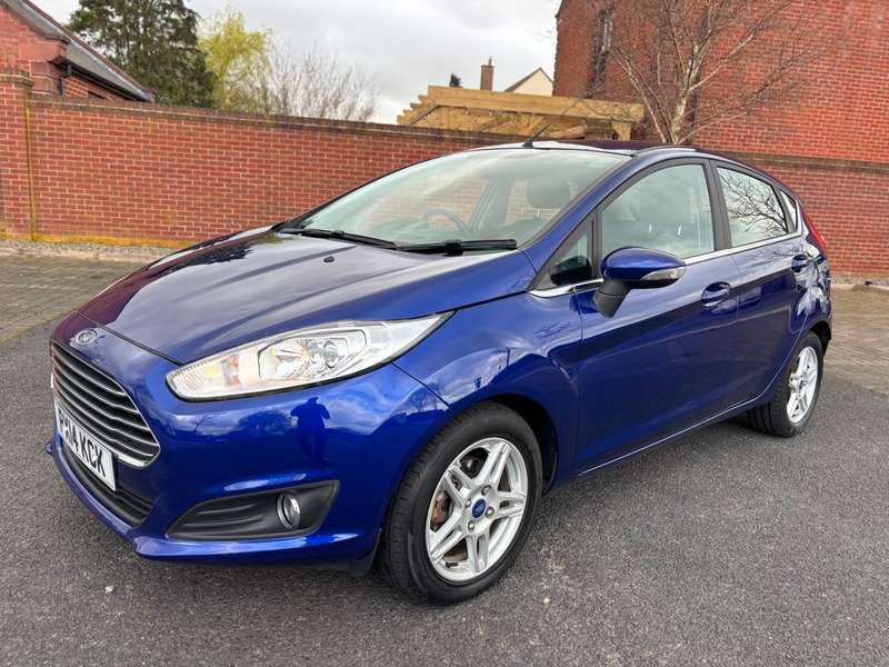 A 2014 FORD FIESTA ZETEC AUTOMATIC A 2014 FORD FIESTA ZETEC AUTOMATIC