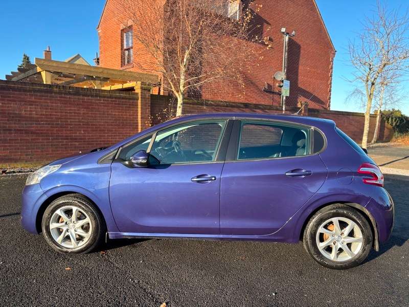 2013 PEUGEOT 208 2013 PEUGEOT 208