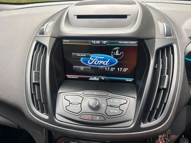 A 2015 FORD KUGA TITANIUM X TDCI A 2015 FORD KUGA TITANIUM X TDCI