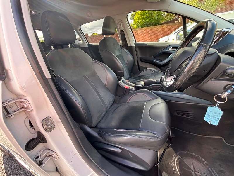 2014 PEUGEOT 2008 2014 PEUGEOT 2008