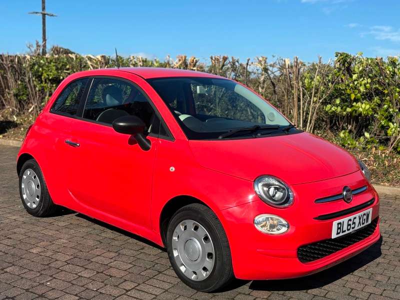 A 2015 FIAT 500 POP A 2015 FIAT 500 POP