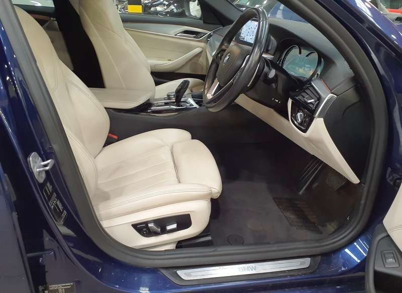 A 2018 BMW 5 SERIES 520d SE TOURING AUTOMATIC A 2018 BMW 5 SERIES 520d SE TOURING AUTOMATIC
