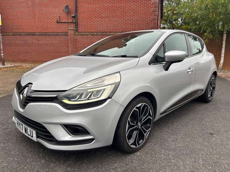 A 2017 RENAULT CLIO DYNAMIQUE S NAV 1.5 dCi £20 TAX A 2017 RENAULT CLIO DYNAMIQUE S NAV 1.5 dCi £20 TAX