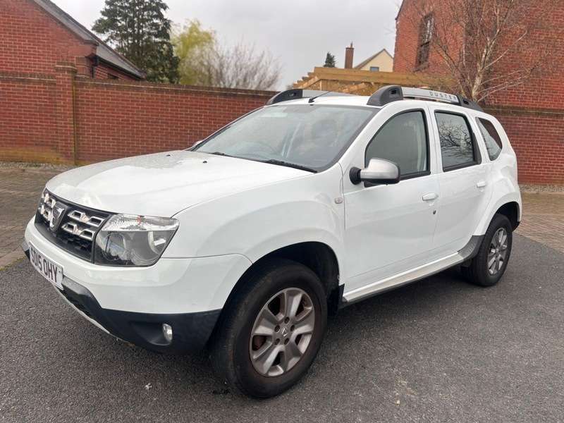 A 2015 DACIA DUSTER LAUREATE DCI 6 Speed A 2015 DACIA DUSTER LAUREATE DCI 6 Speed