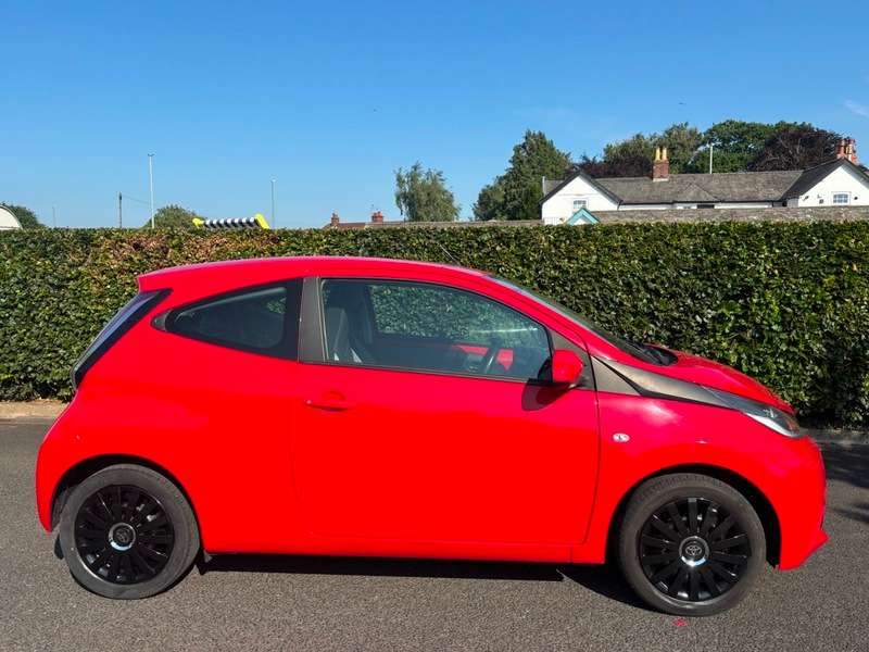 A 2018 TOYOTA AYGO VVT-I X-PLAY A 2018 TOYOTA AYGO VVT-I X-PLAY