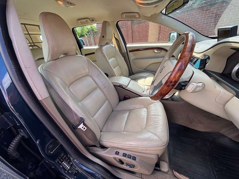 2011 VOLVO XC70 2011 VOLVO XC70