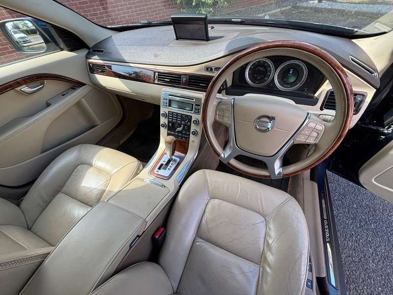 2011 VOLVO XC70 2011 VOLVO XC70