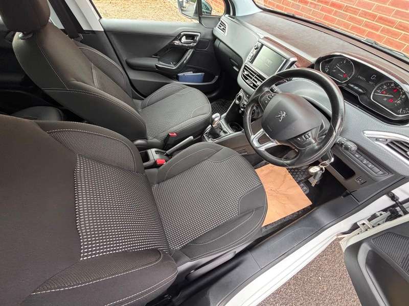 2016 PEUGEOT 208 2016 PEUGEOT 208