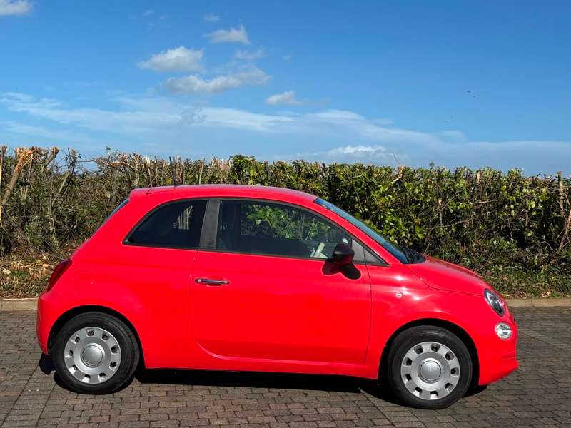 A 2015 FIAT 500 POP A 2015 FIAT 500 POP