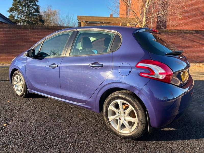 2013 PEUGEOT 208 2013 PEUGEOT 208