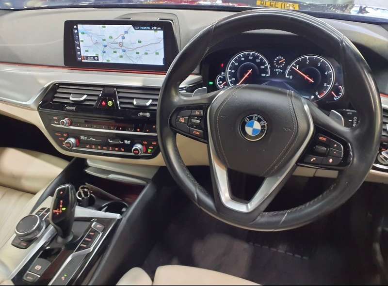A 2018 BMW 5 SERIES 520d SE TOURING AUTOMATIC A 2018 BMW 5 SERIES 520d SE TOURING AUTOMATIC