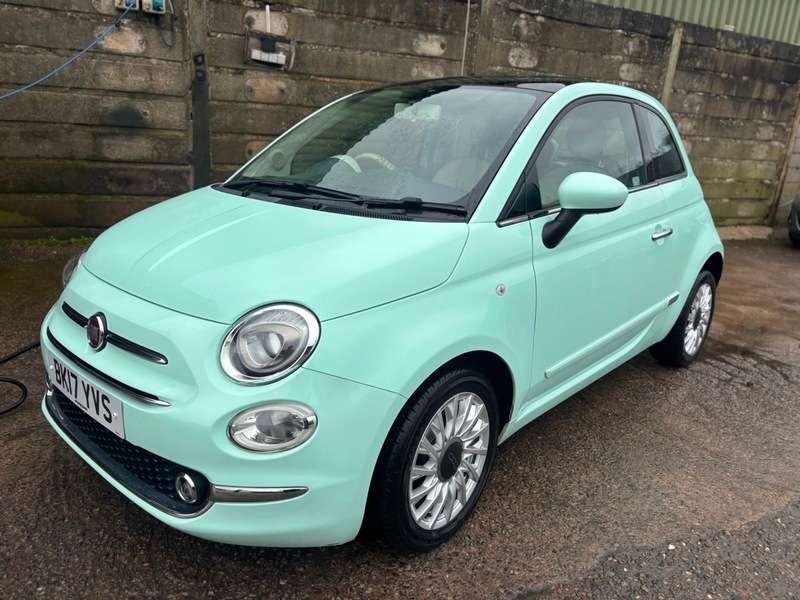 A 2017 FIAT 500 LOUNGE A 2017 FIAT 500 LOUNGE