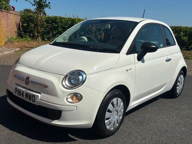 A 2014 FIAT 500 POP A 2014 FIAT 500 POP