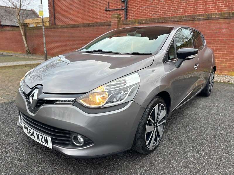 A 2014 RENAULT CLIO DYNAMIQUE S MEDIANAV 1.5 dCi AUTOMATIC £20 TAX A 2014 RENAULT CLIO DYNAMIQUE S MEDIANAV 1.5 dCi AUTOMATIC £20 TAX