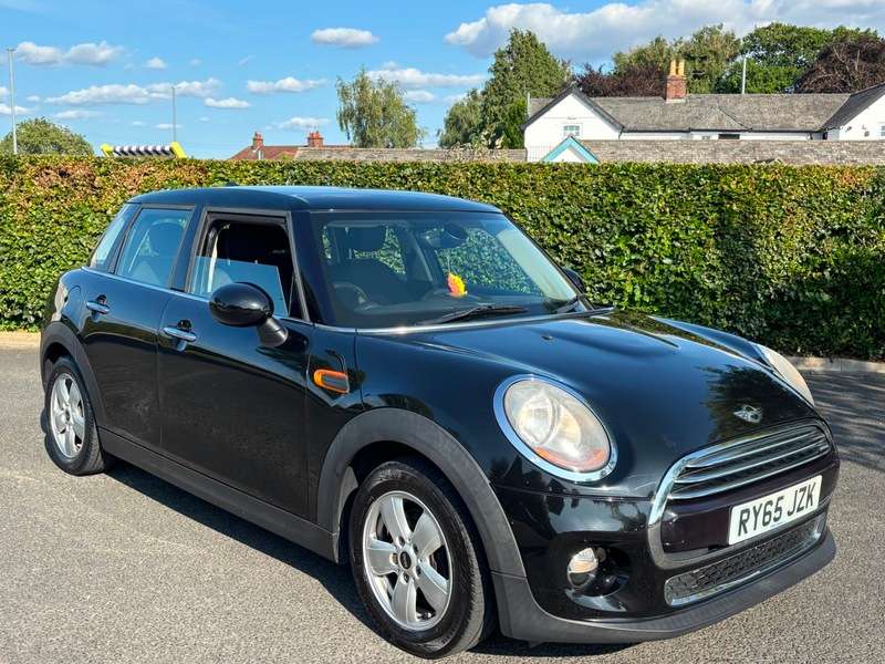 A 2016 MINI MINI COOPER A 2016 MINI MINI COOPER