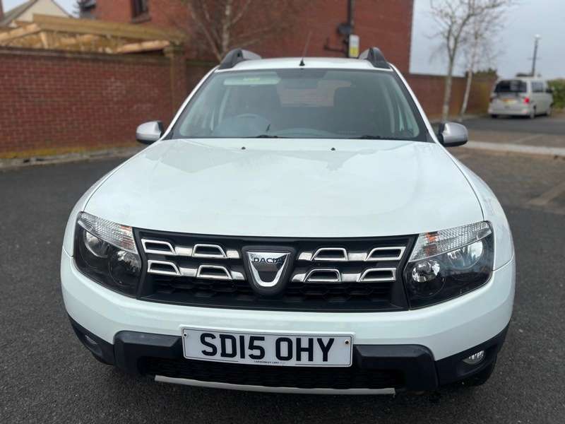 A 2015 DACIA DUSTER LAUREATE DCI 6 Speed A 2015 DACIA DUSTER LAUREATE DCI 6 Speed
