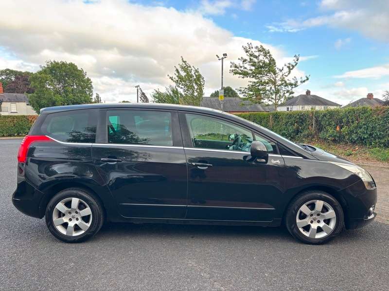 2011 PEUGEOT 5008 2011 PEUGEOT 5008