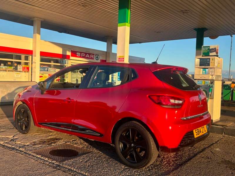 A 2014 RENAULT CLIO DYNAMIQUE MEDIANAV A 2014 RENAULT CLIO DYNAMIQUE MEDIANAV