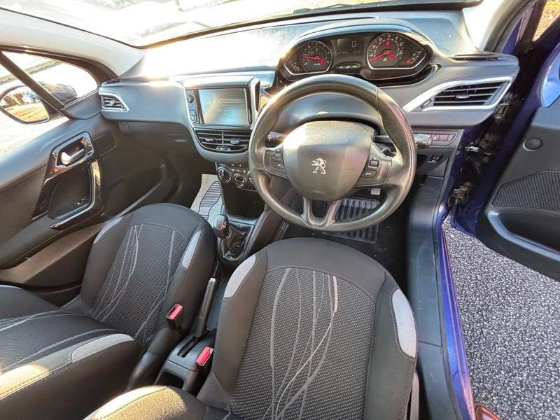 2013 PEUGEOT 208 2013 PEUGEOT 208