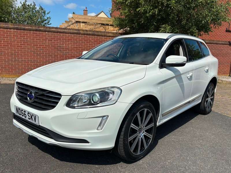 A 2016 VOLVO XC60 D4 SE LUX NAV AWD 2.4 DIESEL AUTOMATIC A 2016 VOLVO XC60 D4 SE LUX NAV AWD 2.4 DIESEL AUTOMATIC