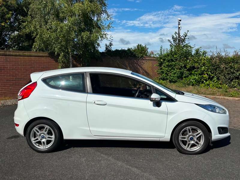 A 2013 FORD FIESTA ZETEC AUTOMATIC A 2013 FORD FIESTA ZETEC AUTOMATIC