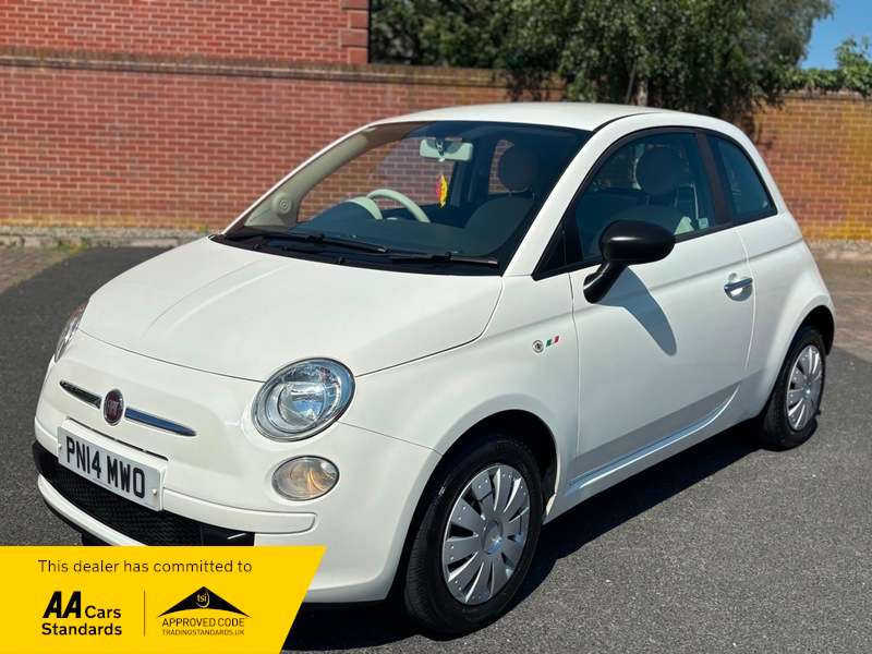 A 2014 FIAT 500 POP A 2014 FIAT 500 POP