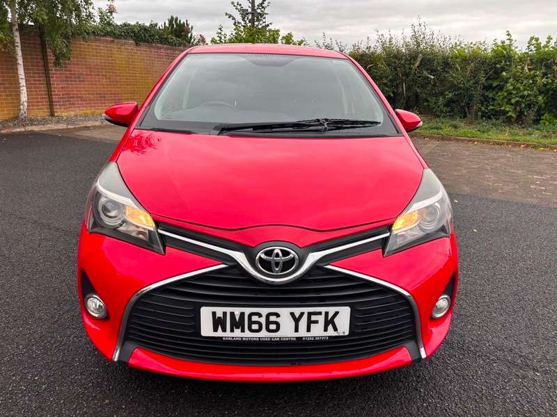 A 2017 TOYOTA YARIS VVT-I ICON M-DRIVE AUTOMATIC A 2017 TOYOTA YARIS VVT-I ICON M-DRIVE AUTOMATIC