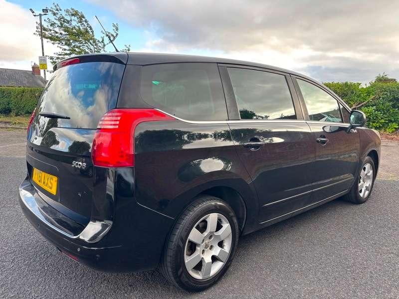 2011 PEUGEOT 5008 2011 PEUGEOT 5008