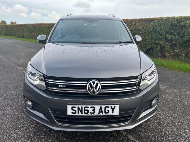 A 2013 VOLKSWAGEN TIGUAN R LINE TDI BLUEMOTION TECHNOLOGY 4MOTION A 2013 VOLKSWAGEN TIGUAN R LINE TDI BLUEMOTION TECHNOLOGY 4MOTION