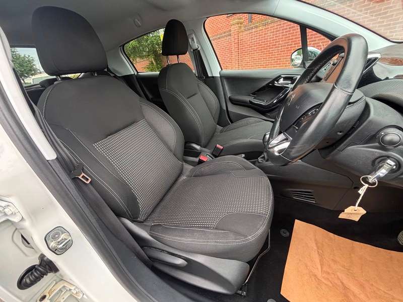 2016 PEUGEOT 208 2016 PEUGEOT 208