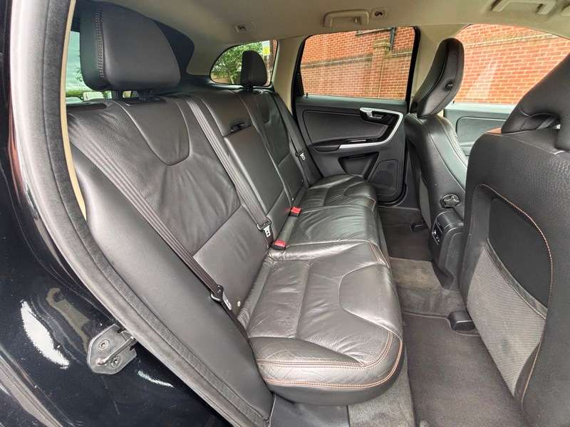 2011 VOLVO XC60 2011 VOLVO XC60