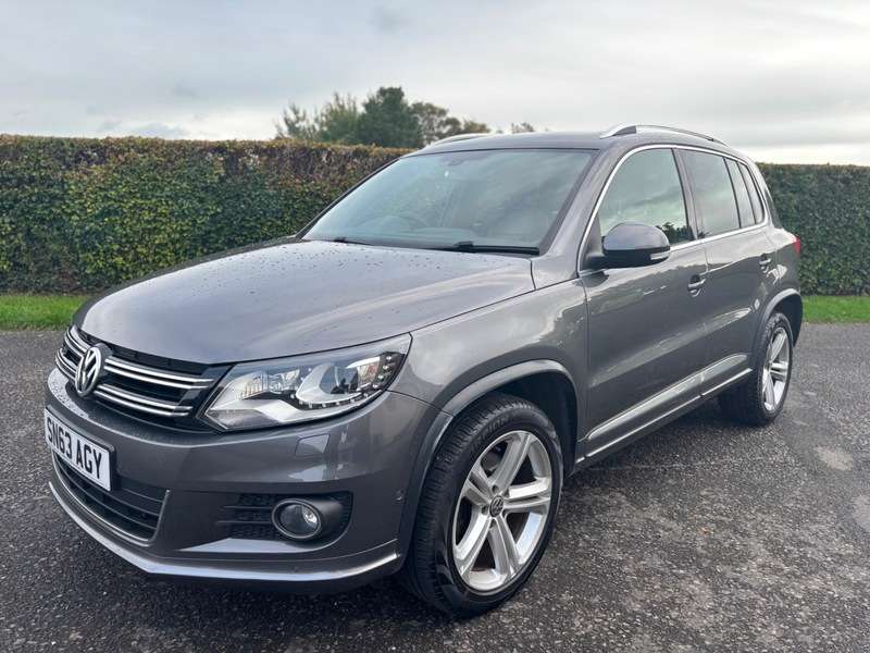 A 2013 VOLKSWAGEN TIGUAN R LINE TDI BLUEMOTION TECHNOLOGY 4MOTION A 2013 VOLKSWAGEN TIGUAN R LINE TDI BLUEMOTION TECHNOLOGY 4MOTION
