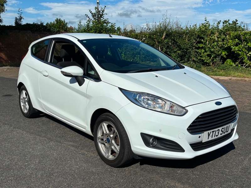 A 2013 FORD FIESTA ZETEC AUTOMATIC A 2013 FORD FIESTA ZETEC AUTOMATIC