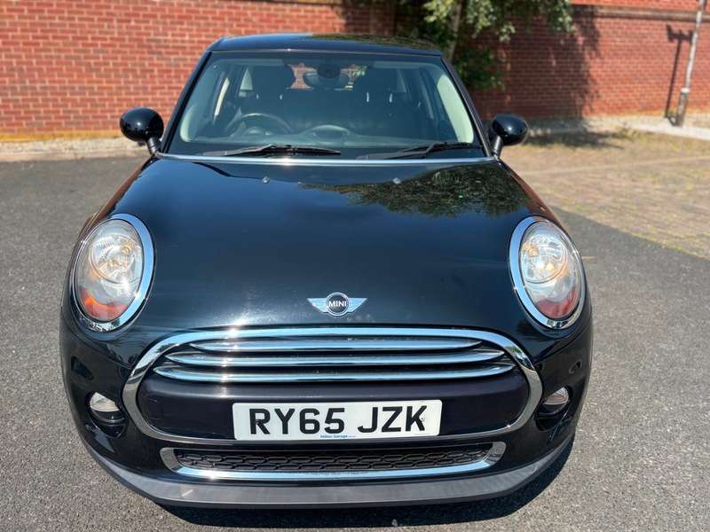 A 2016 MINI MINI COOPER A 2016 MINI MINI COOPER