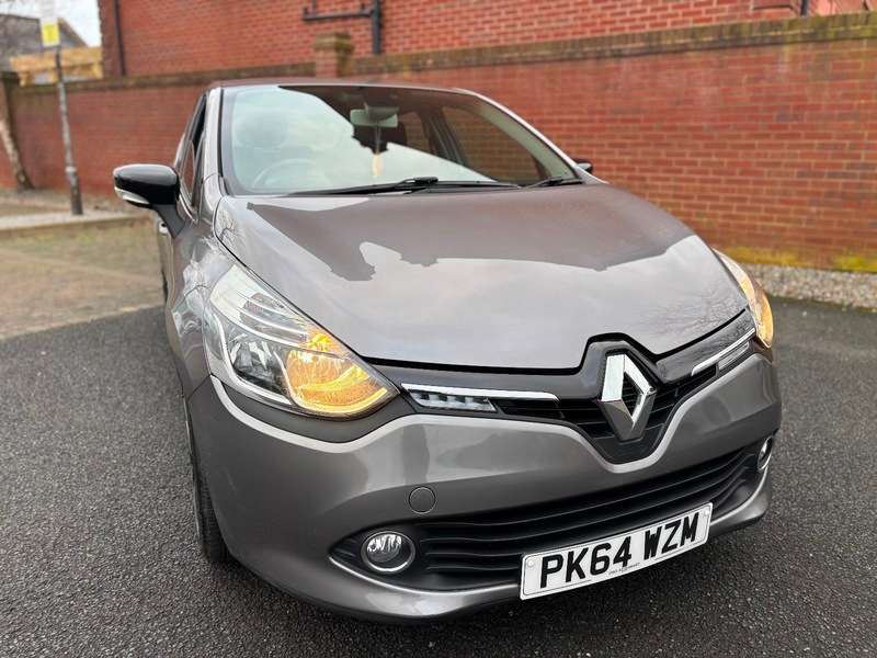 A 2014 RENAULT CLIO DYNAMIQUE S MEDIANAV 1.5 dCi AUTOMATIC £20 TAX A 2014 RENAULT CLIO DYNAMIQUE S MEDIANAV 1.5 dCi AUTOMATIC £20 TAX