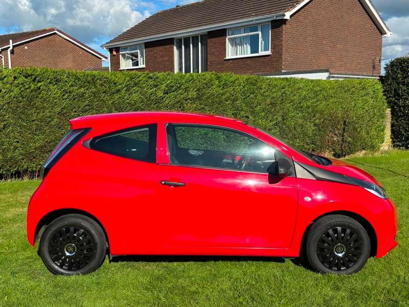 A 2017 TOYOTA AYGO VVT-I X A 2017 TOYOTA AYGO VVT-I X